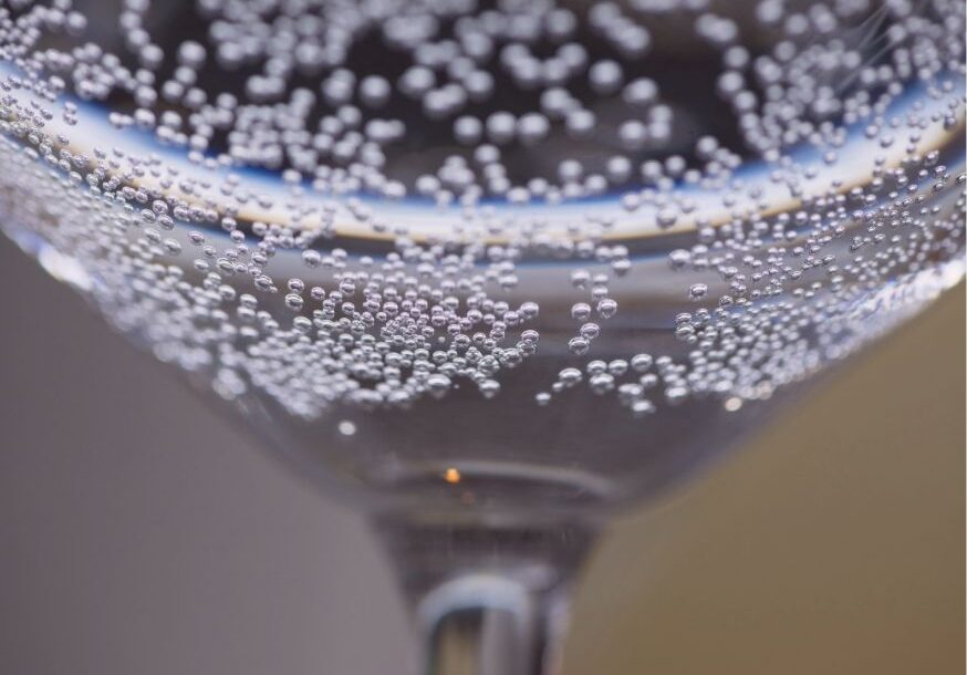 L'acqua frizzante disseta di più? | Acqua Sorgesana