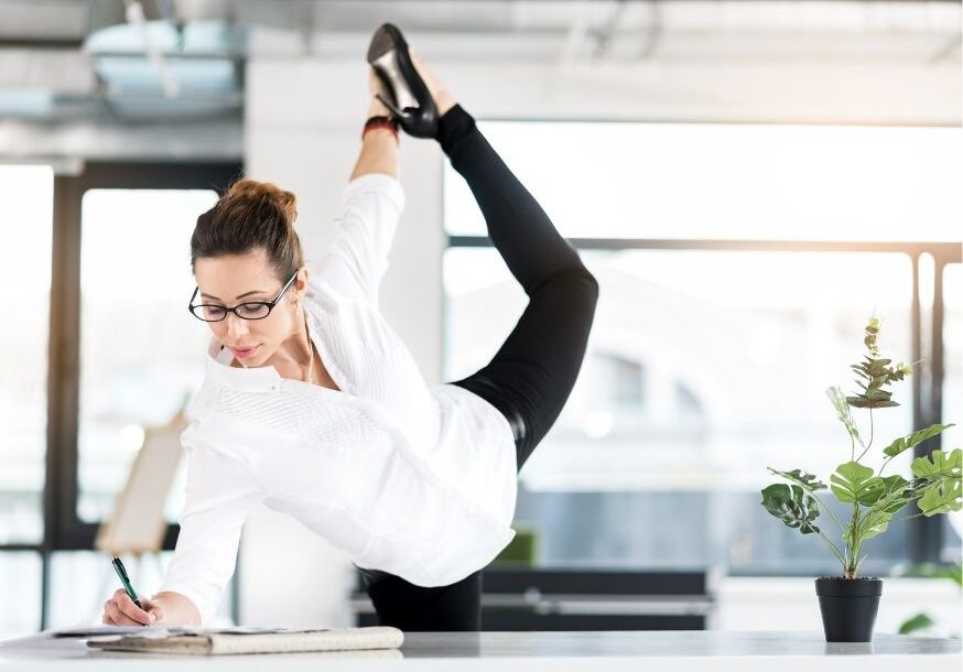 Esercizi per stare in forma in ufficio | Acqua Sorgesana