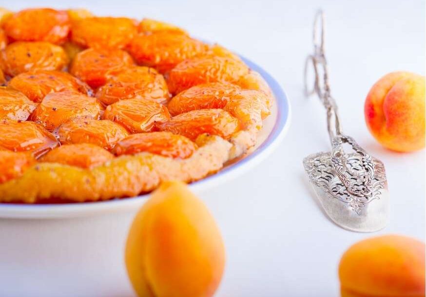 tarte tatin con albicocche | Acqua minerale Sorgesana