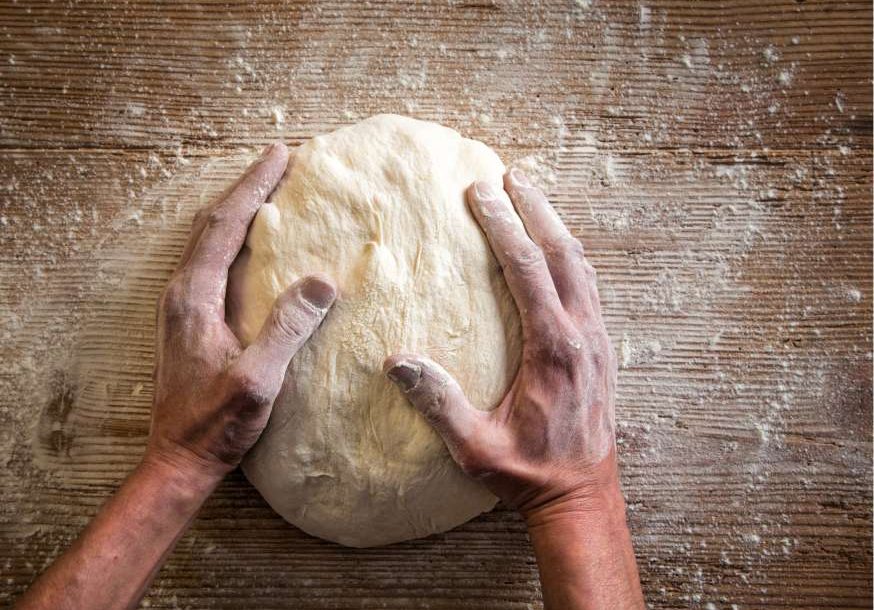 Pane fragrante fatto in casa | Acqua oligominerale Sorgesana