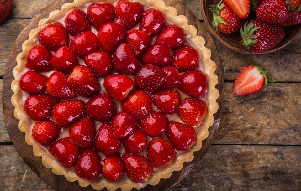 crostata di fragole con pasta frolla all'acqua