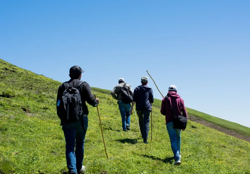 Primo trekking: tecnica di idratazione micro sorsi | Acqua Sorgesana