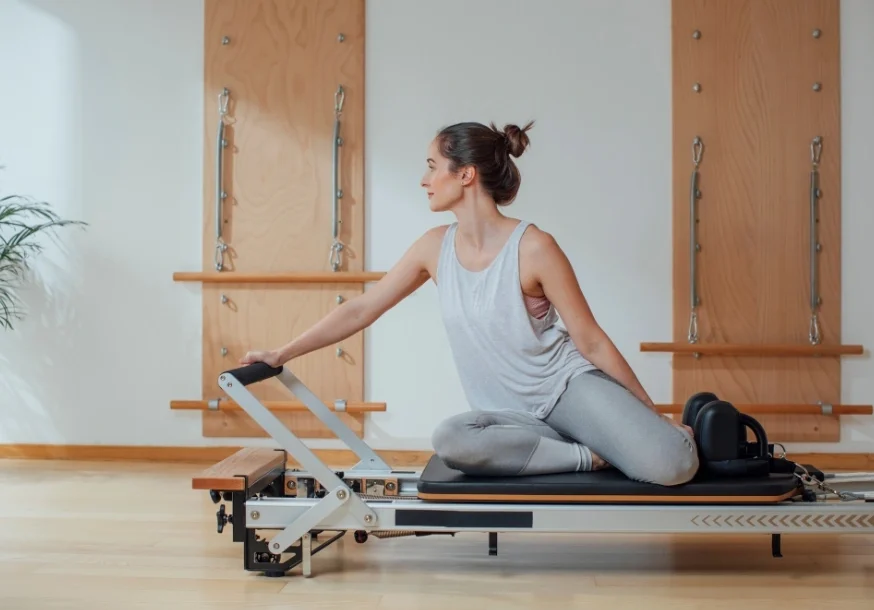 Yoga e pilates, quanto bere durante la pratica | Acqua Oligominerale Sorgesana